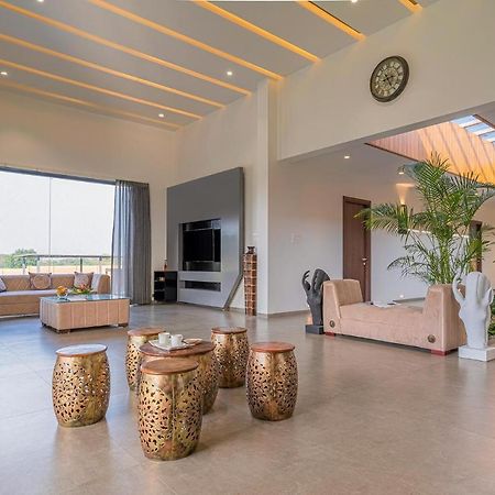 Stayvista'S Le Bon Horizon - Hillside Elegance With Chic Interiors, Poolside Serenity & Picturesque Gazebo - Proximity To Sula Nászik Kültér fotó