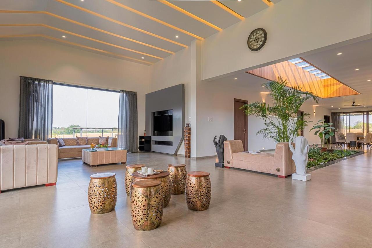 Stayvista'S Le Bon Horizon - Hillside Elegance With Chic Interiors, Poolside Serenity & Picturesque Gazebo - Proximity To Sula Nászik Kültér fotó