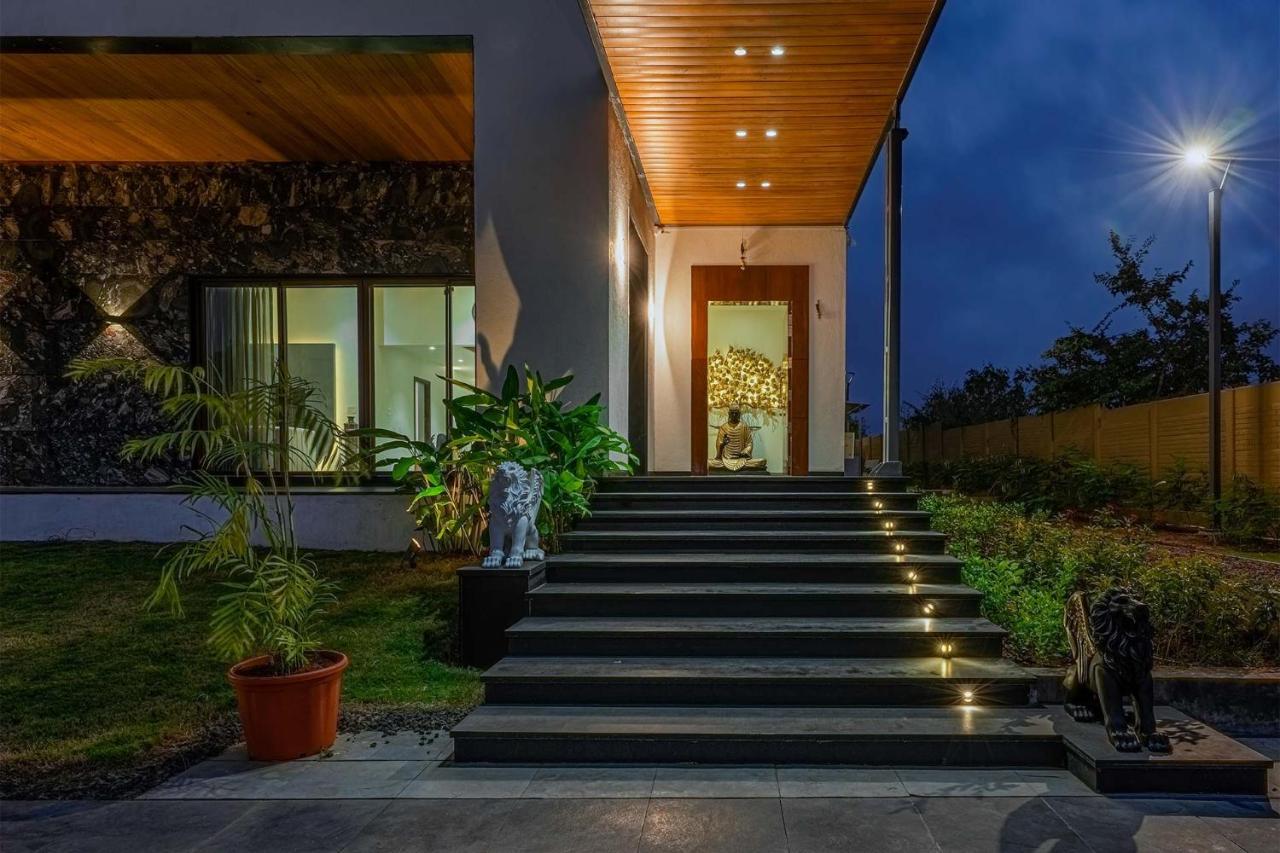 Stayvista'S Le Bon Horizon - Hillside Elegance With Chic Interiors, Poolside Serenity & Picturesque Gazebo - Proximity To Sula Nászik Kültér fotó