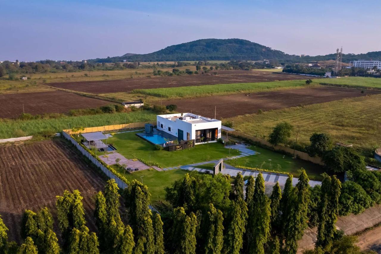 Stayvista'S Le Bon Horizon - Hillside Elegance With Chic Interiors, Poolside Serenity & Picturesque Gazebo - Proximity To Sula Nászik Kültér fotó
