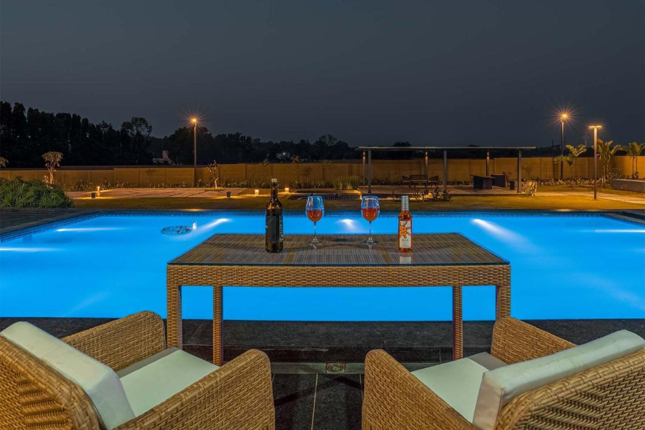 Stayvista'S Le Bon Horizon - Hillside Elegance With Chic Interiors, Poolside Serenity & Picturesque Gazebo - Proximity To Sula Nászik Kültér fotó